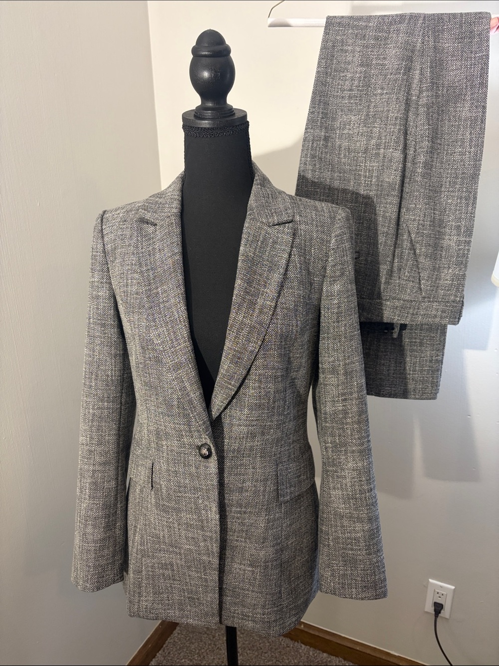 White House Black Market Gray Blazer and Trousers Set 4/6